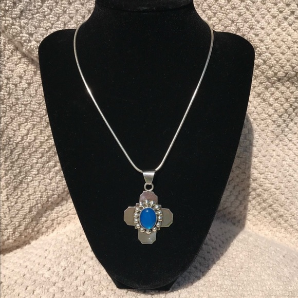 Sterling Silver cross pendant - Picture 6 of 6